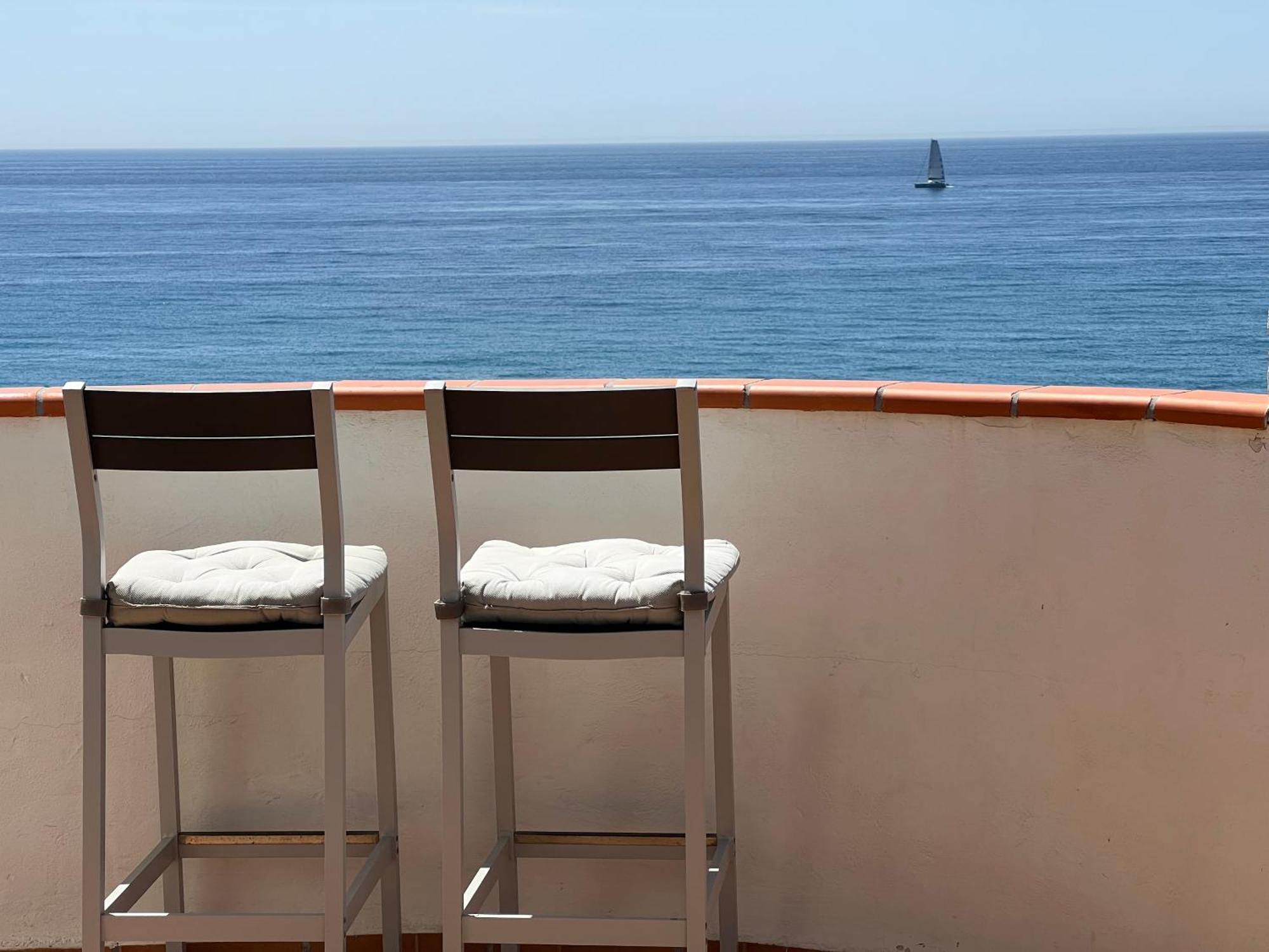 Beachfront Penthouse Apartment With Large Terrace And Breathtaking Sea Views Close To Marbella Spain Sitio de Calahonda Eksteriør bilde