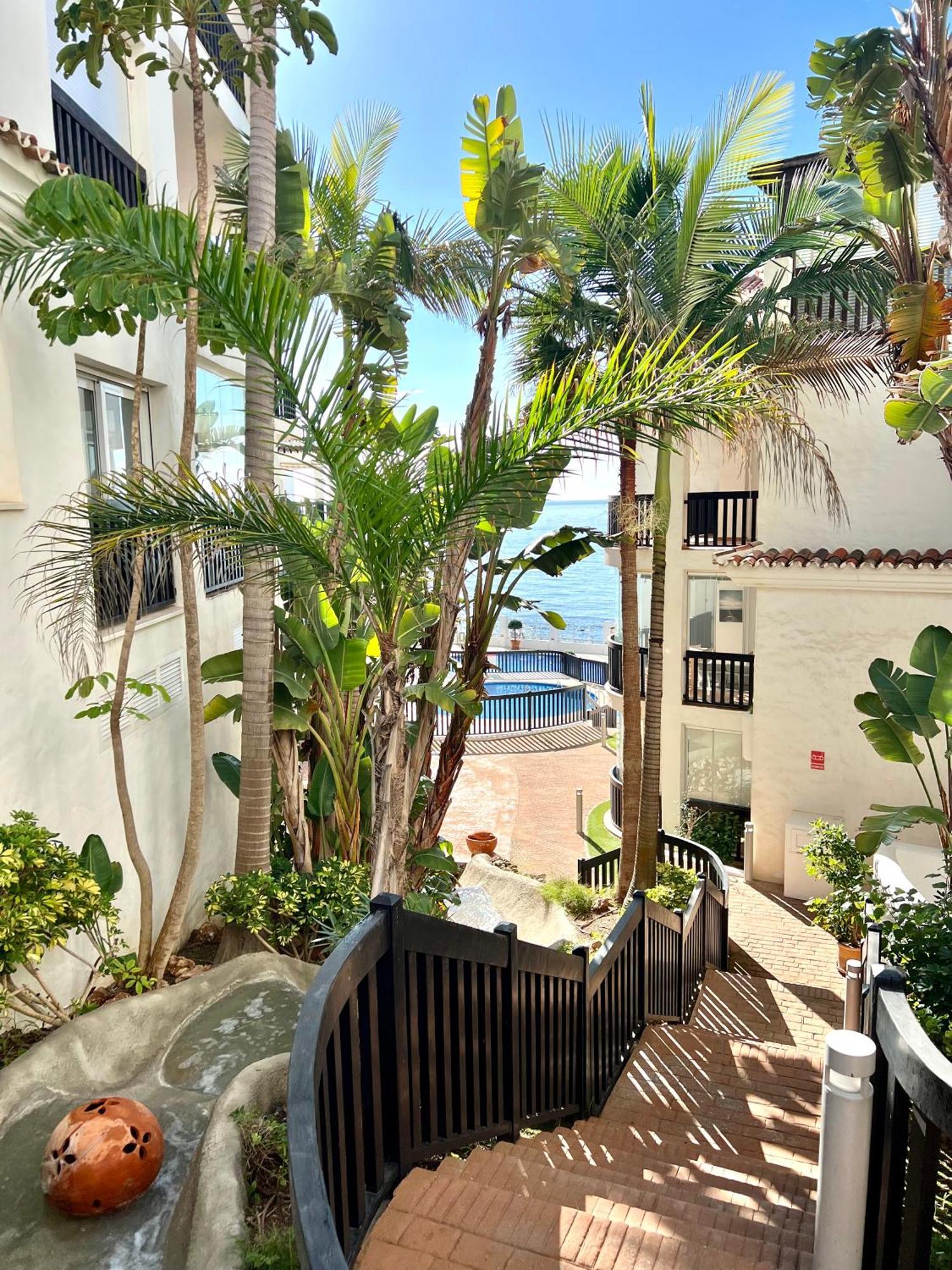 Beachfront Penthouse Apartment With Large Terrace And Breathtaking Sea Views Close To Marbella Spain Sitio de Calahonda Eksteriør bilde