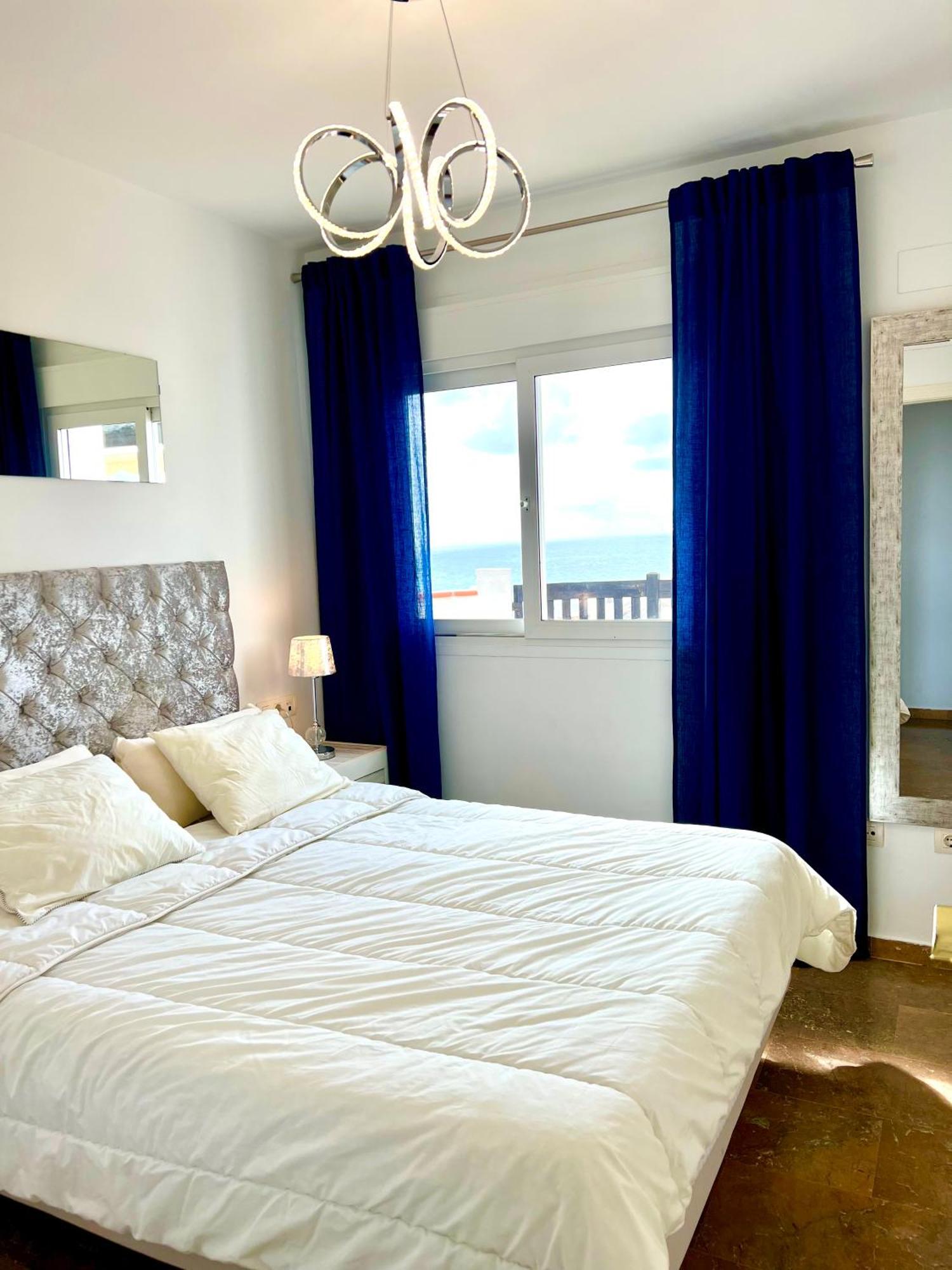 Beachfront Penthouse Apartment With Large Terrace And Breathtaking Sea Views Close To Marbella Spain Sitio de Calahonda Eksteriør bilde