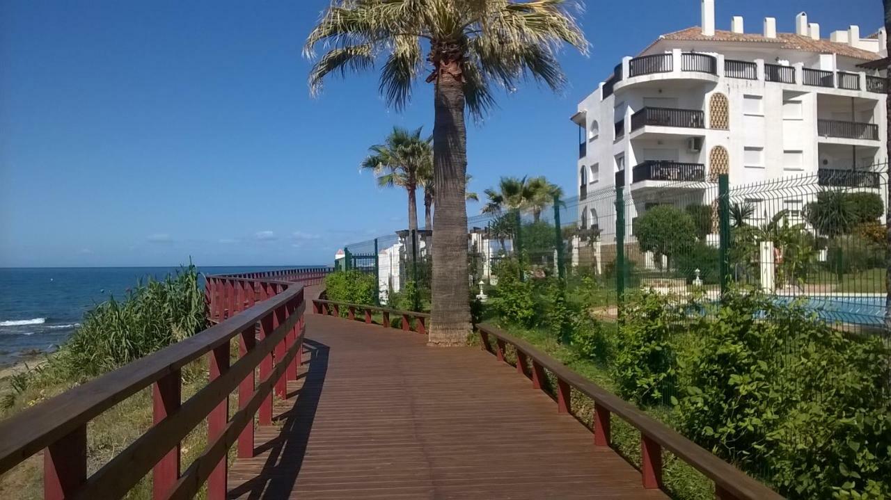 Beachfront Penthouse Apartment With Large Terrace And Breathtaking Sea Views Close To Marbella Spain Sitio de Calahonda Eksteriør bilde