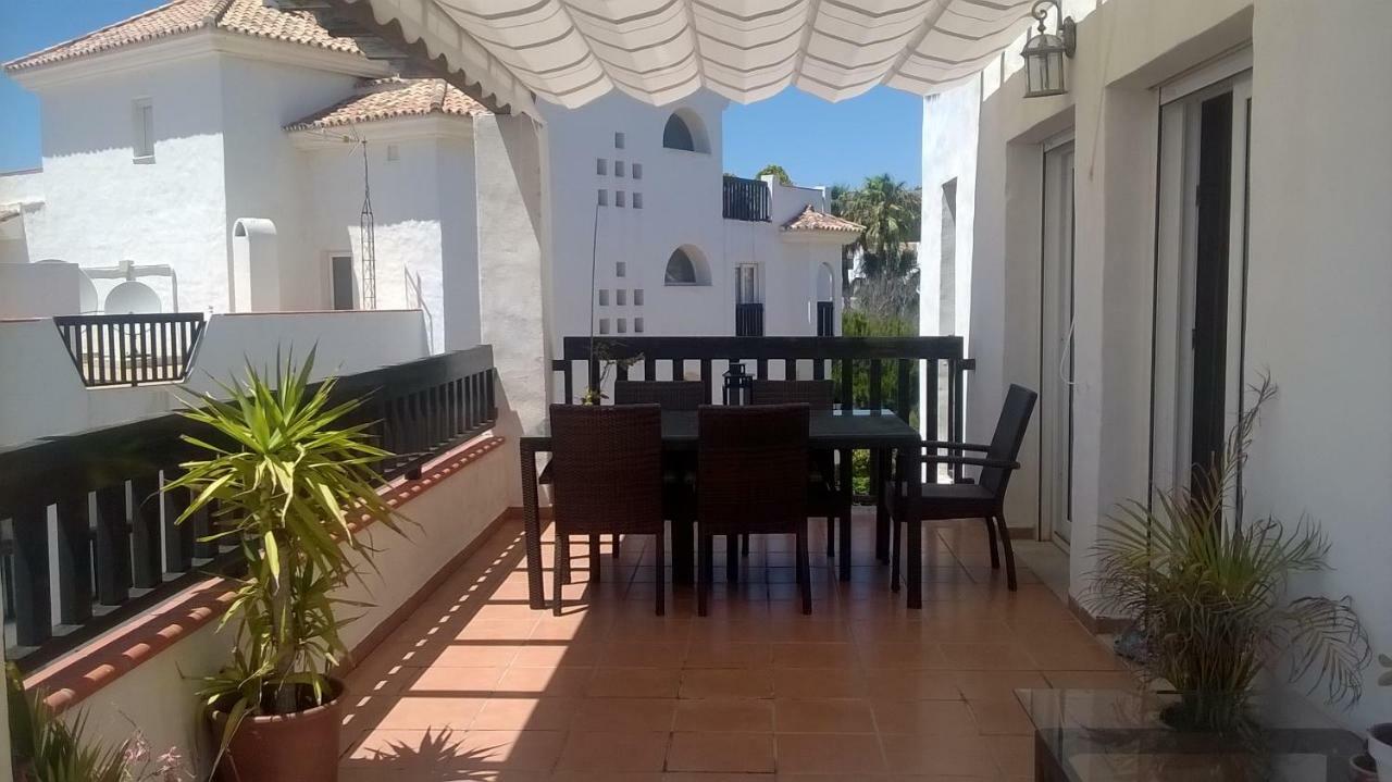 Beachfront Penthouse Apartment With Large Terrace And Breathtaking Sea Views Close To Marbella Spain Sitio de Calahonda Eksteriør bilde