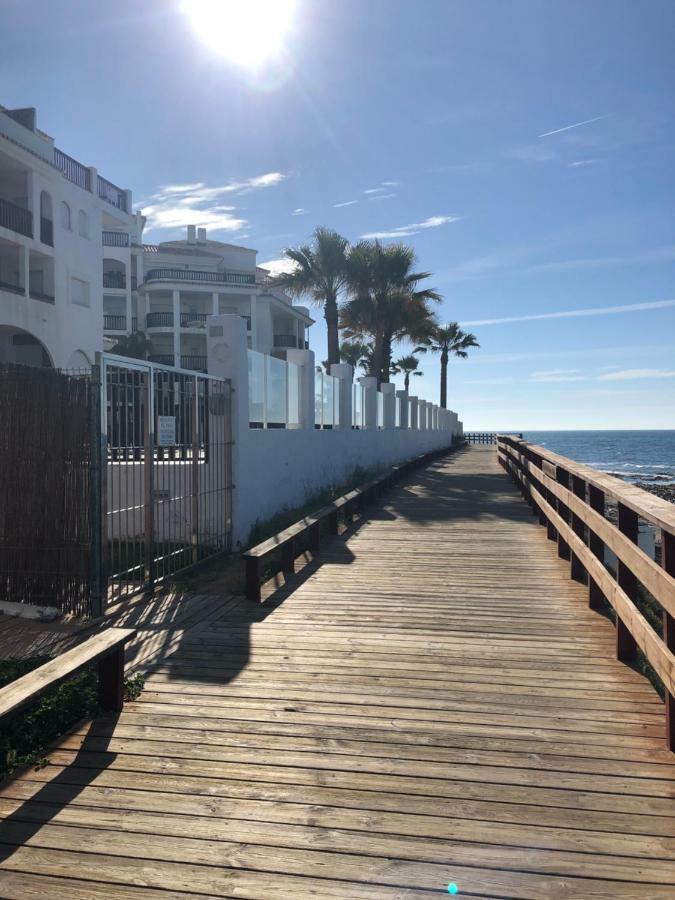 Beachfront Penthouse Apartment With Large Terrace And Breathtaking Sea Views Close To Marbella Spain Sitio de Calahonda Eksteriør bilde